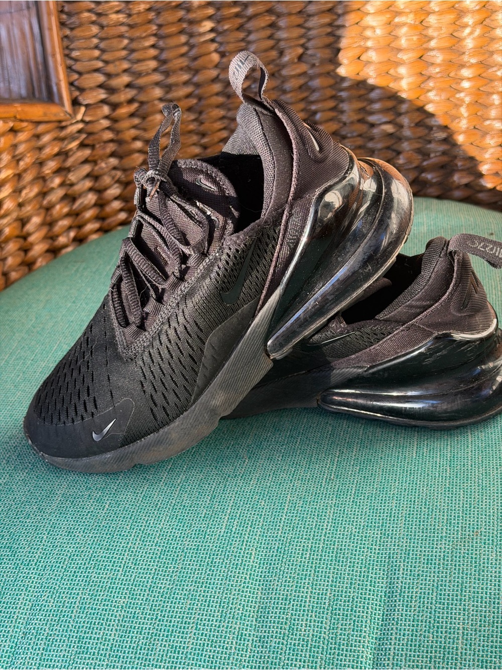 Nike women’s Black Air Max Style Low-Top Sneakers